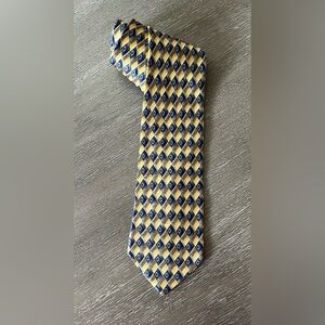 Roundtree & Yorke Elegant Blue and Yellow Men's 100% Silk Tie